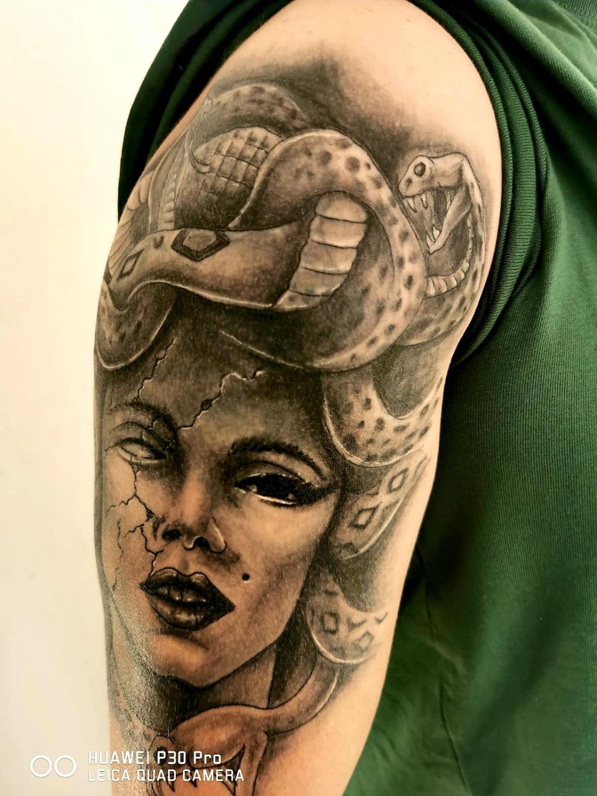 Tattoo Pension Mit Restaurant Und Tattoo-Studio Mörtschach Екстериор снимка